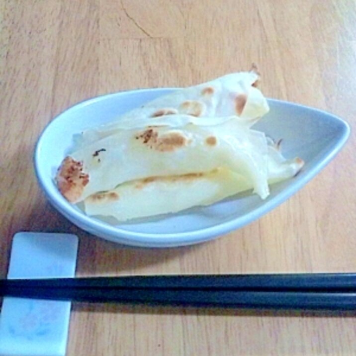 フライパンで♪餃子の皮のおつまみ